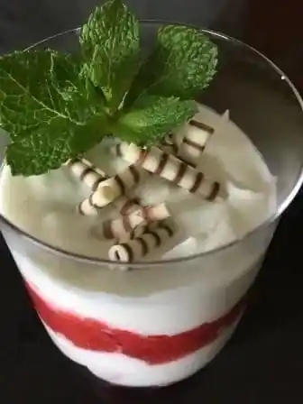 Skyr mit Erdbeeren