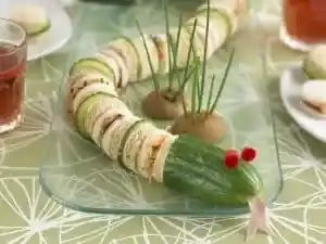 Gurken Schlange mit Sandwiches