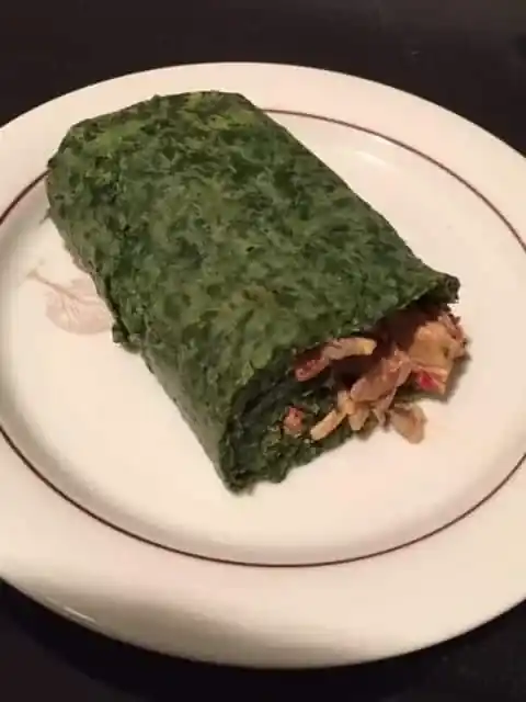 Rezept: Spinatrolle mit Gemüse-Puten-Füllung
