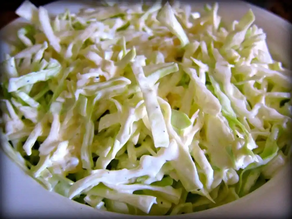 Basilikum-Walnuss-Coleslaw