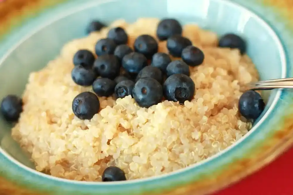 Blaubeeren und Quinoa