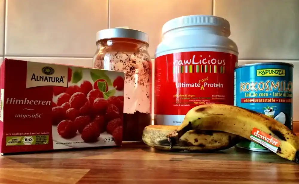 Kokos-Beere-Shake (Weightgainer)